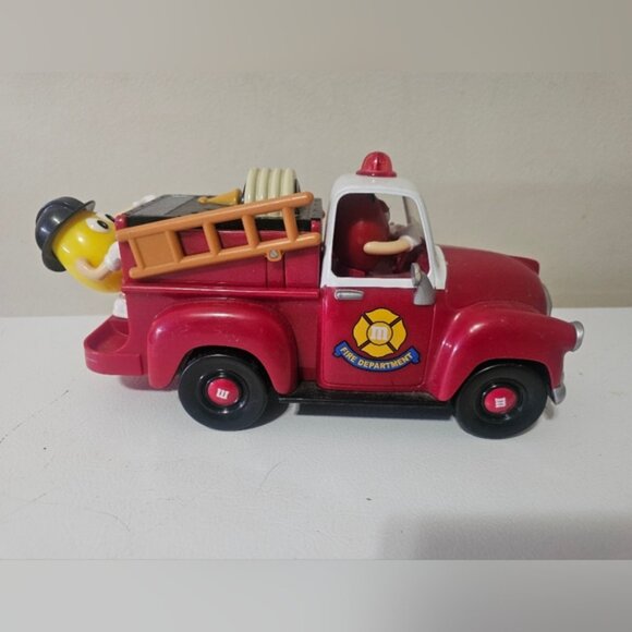 M   M Fire Truck Candy Dispenser 11   Toy 2006 Limited Edition - Picture 6 of 7